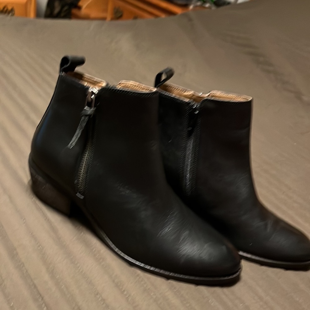 Signature by Journey Collection Ladies size 9 booties